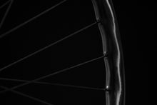 Load image into Gallery viewer, Nobl TR37 Custom Hand Built Mountain Disc Wheelset