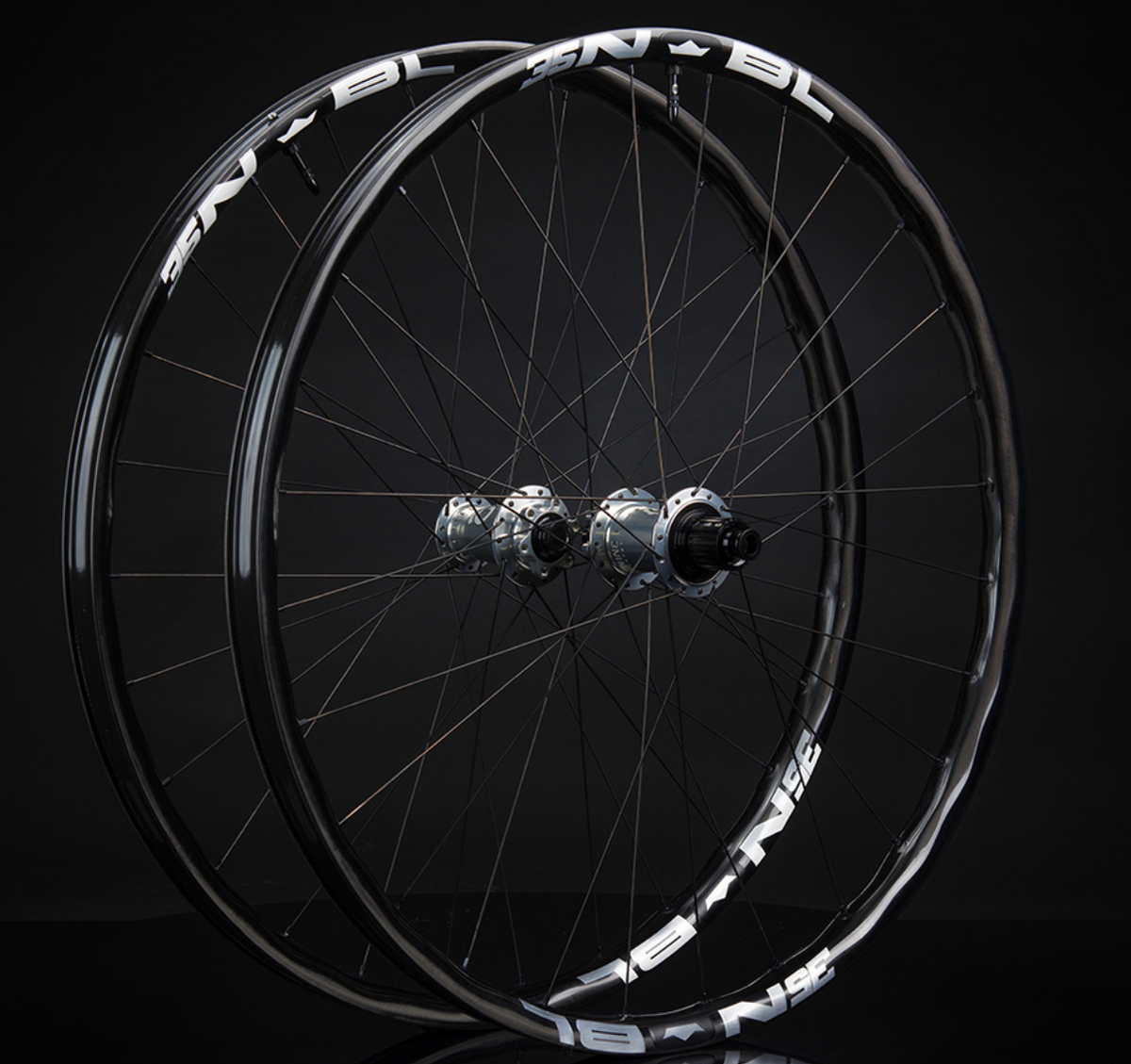 Nobl TR35 Custom Hand Built Mountain Disc Wheelset – Custom Wheel