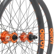 Load image into Gallery viewer, Hope Pro 5 Custom Hand Built Mountain Disc Wheelset / Carbon Derby Rims